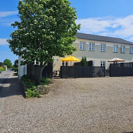 Thuro Lejlighed A Kaeledyr Koster Et Ekstra Belob Og Det Skal Fremga Af Jeres Reservation *