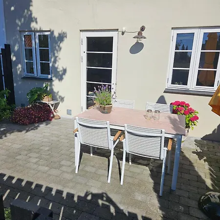 Thuro Lejlighed A Kaeledyr Koster Et Ekstra Belob Og Det Skal Fremga Af Jeres Reservation *