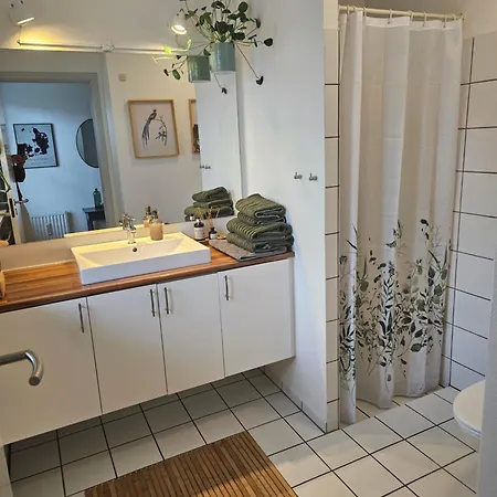 Apartment A Med Dejlig Gardhave Pa Thuro Kaeledyr Er Ikke Gratis Og Skal Tilfojes