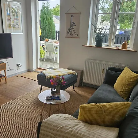 A Med Dejlig Gardhave Pa Thuro Kaeledyr Er Ikke Gratis Og Skal Tilfojes Svendborg