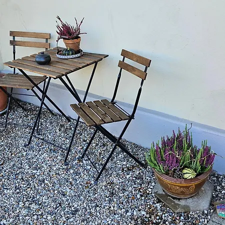Apartment Thuro A Kaeledyr Koster Et Ekstra Belob Og Det Skal Fremga Af Jeres Reservation Svendborg